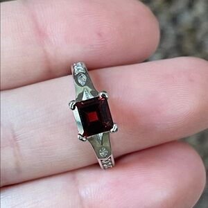 NWT Natural Red Garnet Gemstone Ring in 925 Sterling Silver Size 6